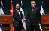 Le président Isaac Herzog (à gauche) et le président turc Recep Tayyip Erdogan au complexe présidentiel d'Ankara, le 9 mars 2022. (Crédit : Haim Zach/GPO)