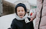 Une fille profite du Winter Camp Yeka en Ukraine quelques semaines avant l'invasion russe (Crédit : avec la permission du Camp Yeka)