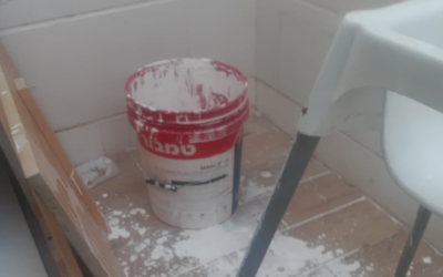 Le pot de peinture dans lequel un enfant s'est noyé à Netivot, le 28 mars 2022. (Autorisation)