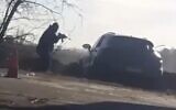 Des images qui montreraient la fusillade qui a tué Roman Brodky alors qu'il tentait de fuir l'Ukraine, qui ont été diffusées le 2 mars 2022. (Capture d'écran/Kan)