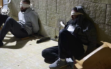 La police arrête des suspects qui seraient impliqués dans l'attentat de Hadera ou qui entretiendraient des liens avec l'État islamique, le 28 mars 2022. (Crédit : Police israélienne)