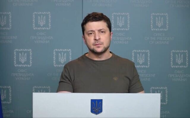 Le président ukrainien Volodymyr Zelensky dans une allocution vidéo publiée sur Facebook, le 2 mars 2022. (Capture d'écran)