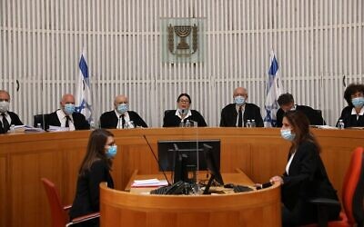 Illustration : Une audience de la Haute Cour de justice, à la Cour suprême de Jérusalem, le 4 mai 2020. (Crédit: Abir Sultan/Pool/AFP)