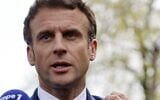 Le président français et candidat du parti libéral français La République en Marche (LREM) à sa succession Emmanuel Macron s'adresse aux médias lors d'une visite de campagne d'une journée dans la région Grand-Est, à Mulhouse, dans l'est de la France, le 12 avril 2022. (Crédit : Ludovic MARIN / AFP)