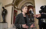 La représentante Jan Schakowsky, D-Ill., répond aux questions lors d'une interview télévisée avant les votes à la Chambre, au Capitole à Washington, le vendredi 10 mai 2019. (Crédit : AP Photo/J. Scott Applewhite)