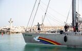 Le plus récent voilier de Greenpeace International, Witness, arrive à la marina d'Ashkelon, dans le sud d'Israël, le 31 mars 2022. (Crédit : Dor Nevo)
