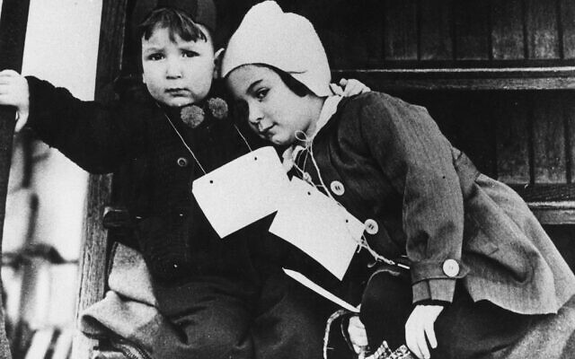 « Kindertransport » après la nuit de cristal, lorsque des organisations confessionnelles au Royaume-Uni ont fait pression pour l'entrée d'enfants juifs en tant que réfugiés. (Crédit: domaine public)
