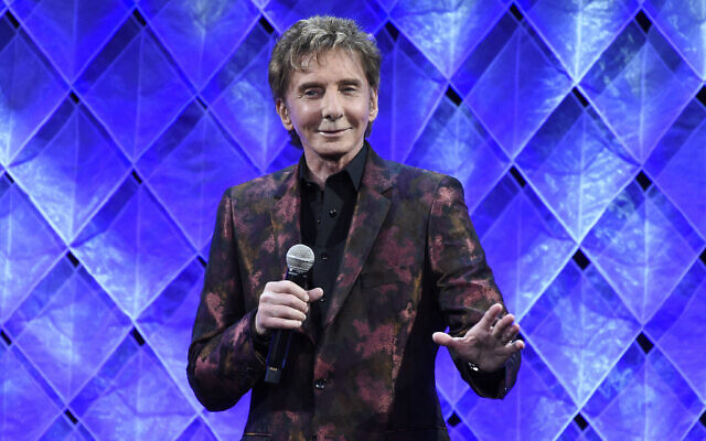 Barry Manilow prenant parole lors de la 65e édition annuelle des BMI Pop Awards, à Beverly Hills, en Californie, le 9 mai 2017. (Chris Pizzello/Invision/AP, Dossier)