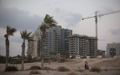 Appartements en construction dans la ville israélienne d'Ashkelon. (Crédit: Lior Mizrahi/ Flash90)
