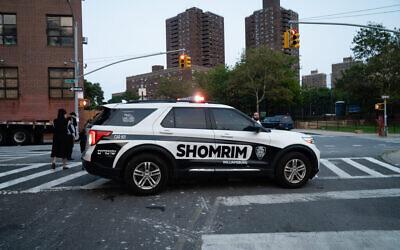 Le groupe de défense du quartier Shomrim dans le quartier de Williamsburg à Brooklyn, New York, le 15 septembre 2021. (Crédit : Luke Tress/Times of Israel) Le groupe de défense du quartier Shomrim dans le quartier de Williamsburg à Brooklyn, New York, le 15 septembre 2021. (Crédit : Luke Tress/Times of Israel)