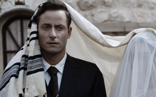 Michael Aloni, l'une des stars du nouveau mélodrame en costumes "The Beauty Queen of Jerusalem", qui sortira sur Netflix le 20 mai 2022 (Crédit : Autorisation Yes Studios).