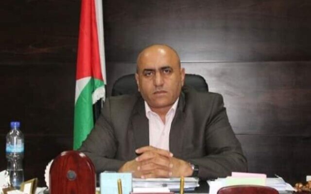 Akram Rajoub, qui a occupé jusqu'au 10 août 2023 le poste de gouverneur de Jénine du dirigeant de l'Autorité palestinienne, Mahmoud Abbas. (Crédit : WAFA)