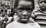 William Klein, Close Up Harlem, New York, 1954-55. (Crédit : Galerie Le Réverbère)