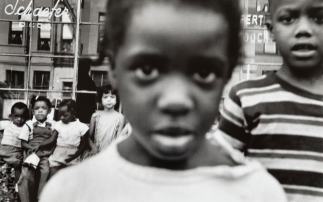 William Klein, Close Up Harlem, New York, 1954-55. (Crédit : Galerie Le Réverbère)