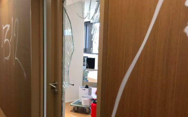 Des dégradations à l’EHESS, à Aubervilliers, en avril 2022. (Crédit : EHESS 2022)