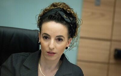 Idit Silman, député du parti Yamina, préside une réunion de la commission des arrangements de la Knesset le 8 novembre 2021. (Crédit: Yonatan Sindel/Flash90)