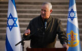 Le ministre de la Défense Benny Gantz donne une conférence de presse au quartier général du commandement central de Tsahal, le 30 mars 2022. (Crédit : Olivier Fitoussi/Flash90)