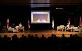 Une table ronde lors de la Conférence du Comité international des résolutions des Nations Unies pour le Liban à Harissa, au Liban, le 23 avril 2022. (Crédit : Autorisation)