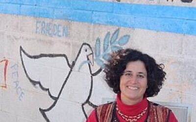 Le docteur Sarah Koplik, ancienne directrice des relations communautaires à la fédération juive du Nouveau Mexique, aux abords de la maison Hillel de l'université du Nouveau-Mexique. (Autorisation)