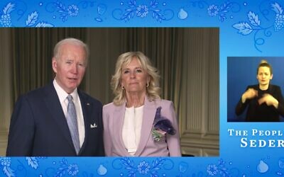 Le président américain Joe Biden et la Première dame Jill Biden lors du seder de la Maison Blanche, par vidéoconférence, le 14 avril 2022. (Crédit: Capture d'écran/YouTube)