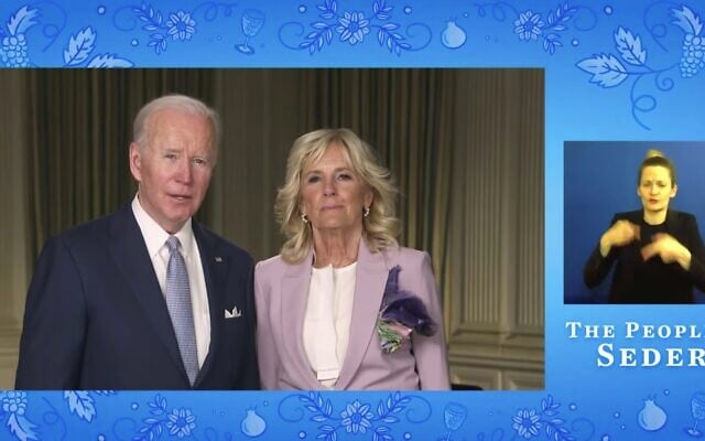 Le président américain Joe Biden et la Première dame Jill Biden lors du seder de la Maison Blanche, par vidéoconférence, le 14 avril 2022. (Crédit: Capture d'écran/YouTube)