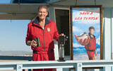 David Hasselhoff joue le rôle d'un sauveteur dans un spot publicitaire SodaStream. (Crédit : SodaStream)