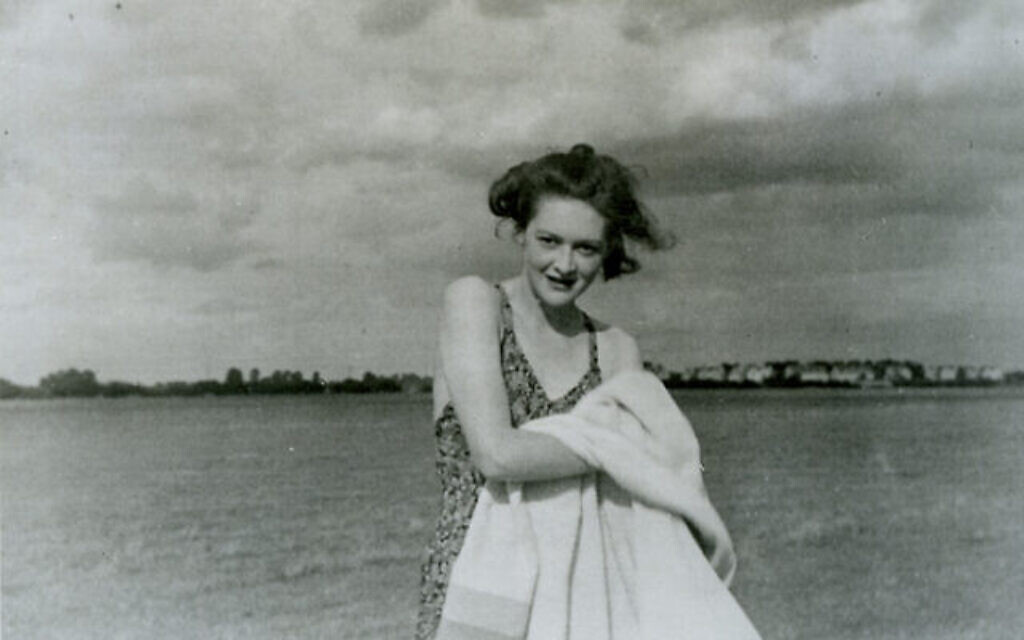 Jean Stanley posant pour "Pam" dans l'Opération Mincemeat. (Crédit : Archives nationales britanniques/Domaine public/ via Wikimedia Commons)