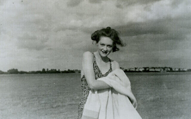 Jean Stanley posant pour "Pam" dans l'Opération Mincemeat. (Crédit : Archives nationales britanniques/Domaine public/ via Wikimedia Commons)