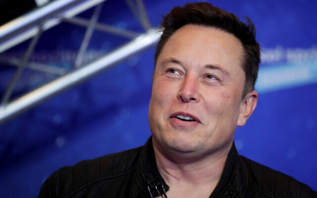 Le directeur-général de Tesla et de SpaceX Elon Musk sur le tapis rouge de la remise des prix Axel Springer à Berlin, le 1er décembre 2020. (Crédit : Hannibal Hanschke/Pool Photo via AP) Le directeur-général de Tesla et de SpaceX Elon Musk sur le tapis rouge de la remise des prix Axel Springer à Berlin, le 1er décembre 2020. (Crédit : Hannibal Hanschke/Pool Photo via AP)