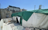 Une tente sur le toit, annoncée comme un appartement d'une pièce, dans le nord de Tel Aviv, le 24 avril 2022. (Crédit: Yad2)