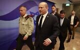 Le Premier ministre Naftali Bennett arrive pour une réunion hebdomadaire du cabinet à Jérusalem, le 1er mai 2022. (Crédit: Menahem KAHANA / POOL / AFP)