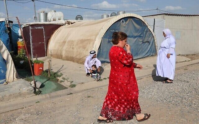 Des Yazidis déplacés dans le camp de Chamishko pour personnes déplacées à l'intérieur du pays (PDI) dans la ville de Zakho, dans le nord de la région autonome kurde d'Irak, le 5 mai 2022. (Crédit : SAFIN HAMED / AFP) Des Yazidis déplacés dans le camp de Chamishko pour personnes déplacées à l'intérieur du pays (PDI) dans la ville de Zakho, dans le nord de la région autonome kurde d'Irak, le 5 mai 2022. (Crédit : SAFIN HAMED / AFP)