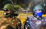 Des policiers ferment une rue après une explosion survenue près de l'ambassade israélienne de New Delhi, le 29 janvier 2021. (Crédit :  Sajjad HUSSAIN / AFP)