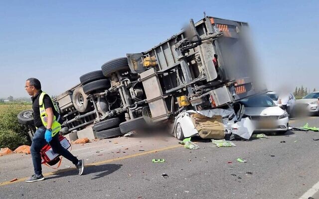 Le lieu d'un accident mortel près de Kiryat Malachi le 3 mai 2022. (Crédit : Autorisation)