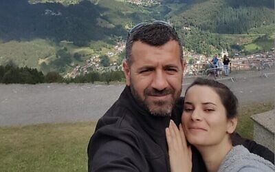 Le lieutenant-colonel Mahmoud Kheir el-Din et son épouse Nahed, sur une photo non datée publiée par l'armée le 15 mai 2022. (Crédit: Tsahal)