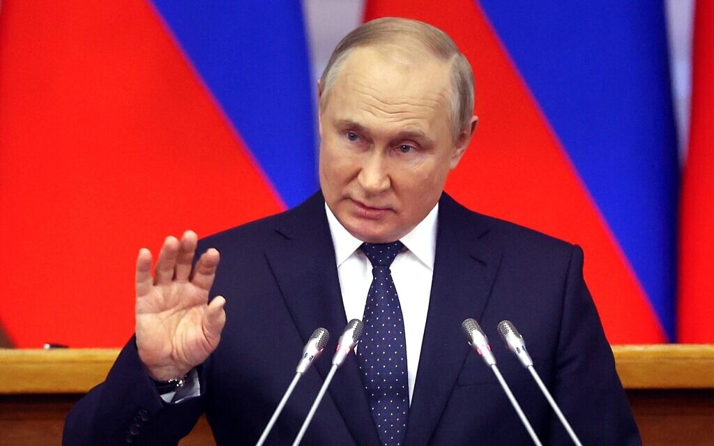 Le président Vladimir Poutine devant le Conseil des législateurs au sein de l'Assemblée fédérale russe au palais Tauride, à St. Petersburg, en Russie, le 27 avril 2022. (Crédit : Alexander Demyanchuk, Sputnik, Kremlin Pool Photo via AP) Le président Vladimir Poutine devant le Conseil des législateurs au sein de l'Assemblée fédérale russe au palais Tauride, à St. Petersburg, en Russie, le 27 avril 2022. (Crédit : Alexander Demyanchuk, Sputnik, Kremlin Pool Photo via AP)