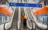 Des travaux dans la station souterraine de tramway Allenby, à Tel Aviv, le 14 juillet 2021. (Crédit : Yossi Zeliger/Flash90)