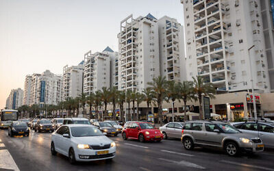 Une vue de la ville d’Ashdod, le 4 août 2021. (Crédit : Nati Shohat / Flash90)