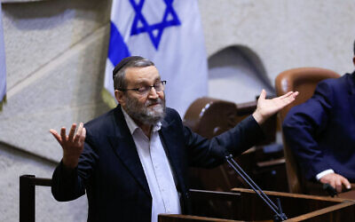 Le chef de Yahadout HaTorah, Moshe Gafni, à la Knesset, le 2 septembre 2021. (Crédit :Olivier Fitoussi/Flash90)