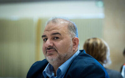 Le leader du parti Raam, le député Mansour Abbas, assiste à la Conférence des présidents des principales organisations juives américaines à Jérusalem, le 22 février 2022. (Crédit: Yonatan Sindel/Flash90)