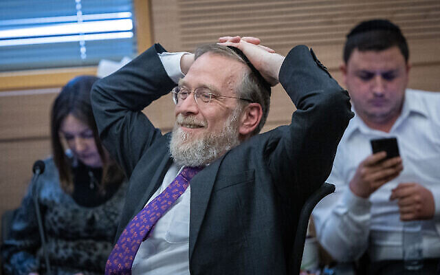 Le député de Yahadout HaTorah Yitzhak Pindrus lors d'une commission à la Knesset, le 25 avril 2022. (Crédit : Yonatan Sindel/Flash90) Le député de Yahadout HaTorah Yitzhak Pindrus lors d'une commission à la Knesset, le 25 avril 2022. (Crédit : Yonatan Sindel/Flash90)