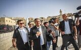 Le député d'extrême droite Itamar Ben Gvir sur le Mont du Temple dans la Vieille Ville de Jérusalem lors des célébrations de Yom Yeroushalayim, le 29 mai 2022. (Crédit: Yonatan Sindel/Flash90)
