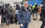 L'ambassadeur d'Israël en Ukraine, Michael Brodsky, au point de passage de Medyka, le 27 février 2022. (Crédit: Twitter)