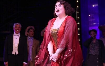 Beanie Feldstein dans le rôle de « Fanny Brice » lors de la Première de la comédie musicale « Funny Girl » sur Broadway au August Wilson Theatre à New York, le 24 avril 2022. (Crédit : Bruce Glikas/WireImage via la JTA)