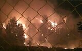 Un feu dans la forêt de la paix à Jérusalem, le 30 mai 2022. (Crédit : Service des incendies et des secours)