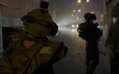Des soldats israéliens en opération dans le camp de réfugiés de Dheisheh, dans une photo du 23 juillet 2018. (Porte-parole de Tsahal)