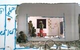 Des soldats israéliens démolissent le domicile d’un terroriste présumé à Silat al-Harithiya, le 7 mai 2022. (Crédit : Armée israélienne)