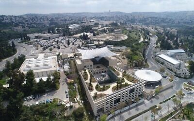 Le campus national d'archéologie d'Israël Jay et Jeanie Schottenstein. (Crédit :  Alex Wiegman/Autorité israélienne des Antiquités)