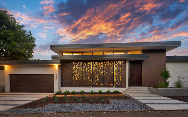 Une maison à Palo Alto, en Californie, construite avec des matériaux préfabriqués produits par la société israélienne Veev. (Crédit: Courtoisie)