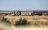 Cette photo prise le 16 juin 2022 montre un bâtiment à l'intérieur duquel les forces de la coalition américaine ont mené une opération aéroportée de nuit, dans le village de Hmeirah, dans le district de Ghandoura, au nord de la province d’Alep, en Syrie (Crédit : Bakr ALKASEM / AFP)